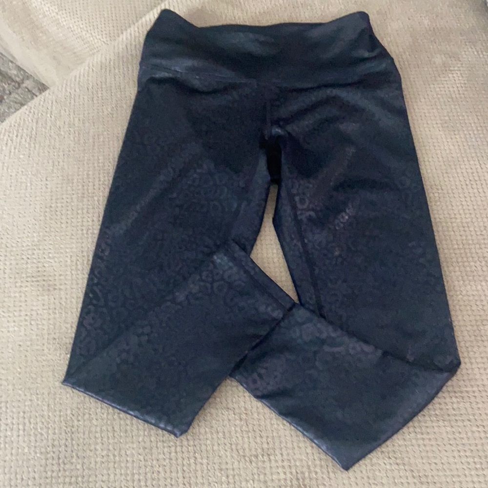 Embossed tights by Zellla
